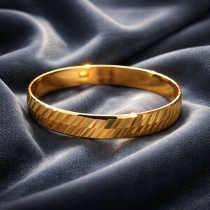 Elegant Gold Trifari Bangle Bracelet Size 7.75